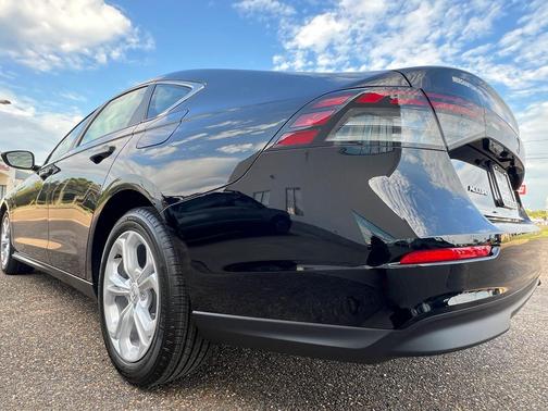 2025 Honda Accord LX 1.5T