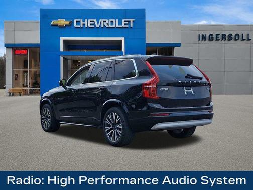 2022 Volvo XC90 T6 Momentum