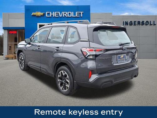 Magnetite Gray Metallic 2025 Subaru Forester Base