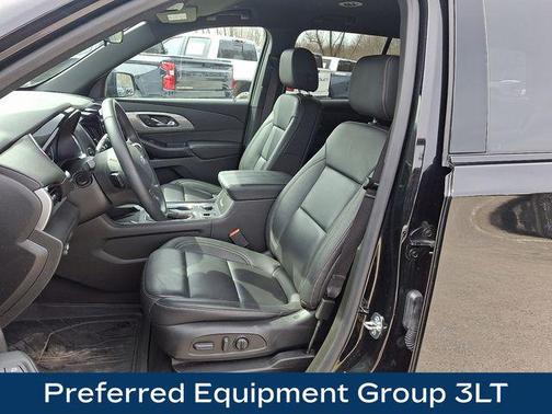 Mosaic Black Metallic 2023 Chevrolet Traverse LT Leather