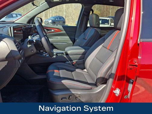 Radiant Red Tintcoat 2025 Chevrolet Traverse RS