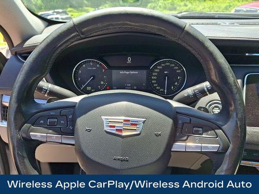 Radiant Silver Metallic 2021 Cadillac XT4 Luxury