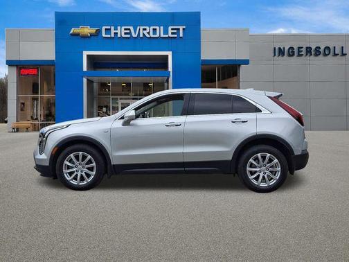 Radiant Silver Metallic 2021 Cadillac XT4 Luxury