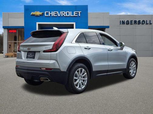 Radiant Silver Metallic 2021 Cadillac XT4 Luxury