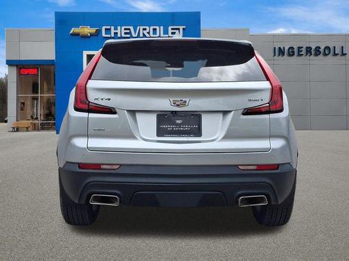 Radiant Silver Metallic 2021 Cadillac XT4 Luxury