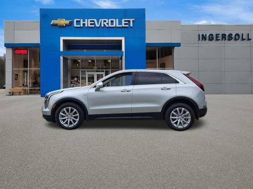 Radiant Silver Metallic 2021 Cadillac XT4 Luxury