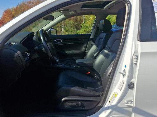 Platinum White Pearl 2022 Honda Civic EX-L