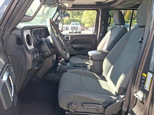 Granite Crystal Metallic Clearcoat 2025 Jeep Wrangler Sport S