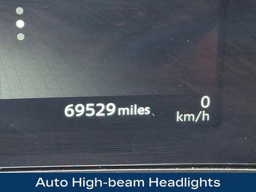 Brilliant Silver Metallic/Black Diamond Pearl 2023 Nissan ARIYA ENGAGE+