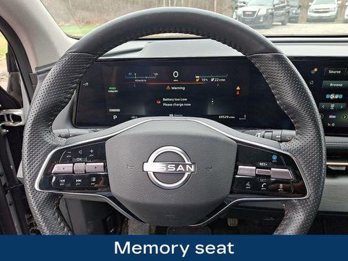 Brilliant Silver Metallic/Black Diamond Pearl 2023 Nissan ARIYA ENGAGE+