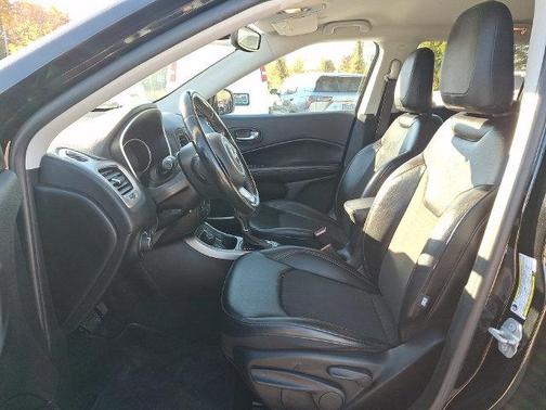 Diamond Black Crystal Pearlcoat 2021 Jeep Compass Latitude