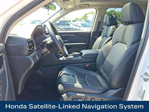 Platinum White Pearl 2025 Honda Pilot Touring 8-Passenger