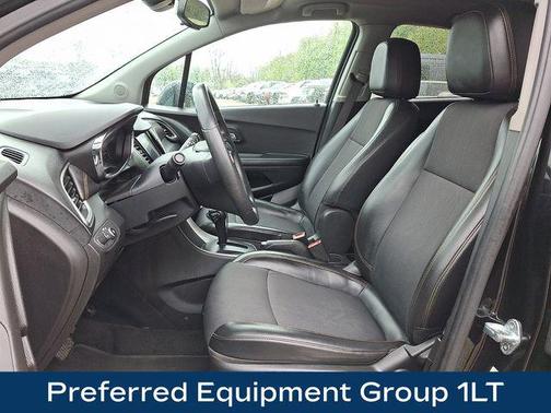 Mosaic Black Metallic 2021 Chevrolet Trax LT