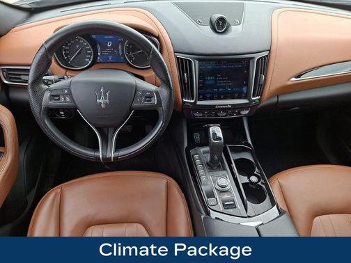 Nero 2020 Maserati Levante Base