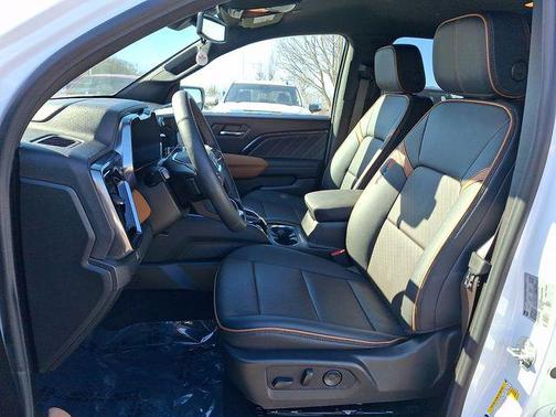 Summit White 2025 GMC Canyon AT4