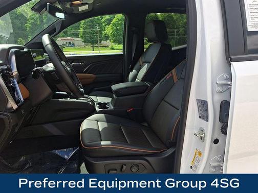 Summit White 2025 GMC Canyon AT4