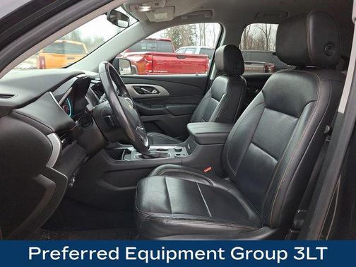 Graphite Metallic 2021 Chevrolet Traverse LT Leather