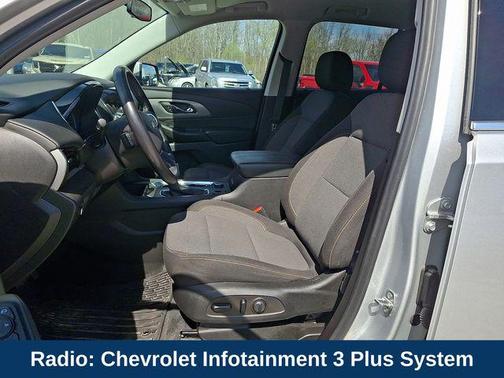 Silver Ice Metallic 2021 Chevrolet Traverse LT Cloth