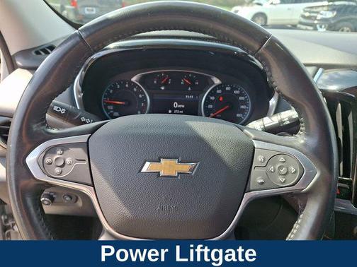 Silver Ice Metallic 2021 Chevrolet Traverse LT Cloth