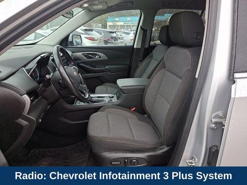 Silver Ice Metallic 2021 Chevrolet Traverse LT Cloth