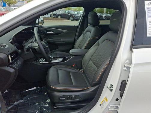 White 2025 Buick Envista Avenir FWD
