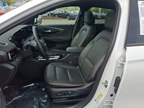 White 2025 Buick Envista Avenir FWD