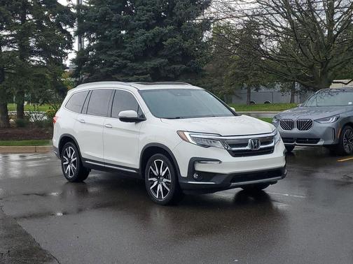 White 2019 Honda Pilot Touring 8-Passenger
