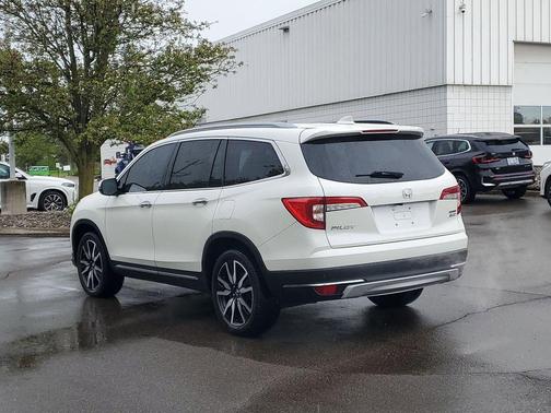 White 2019 Honda Pilot Touring 8-Passenger