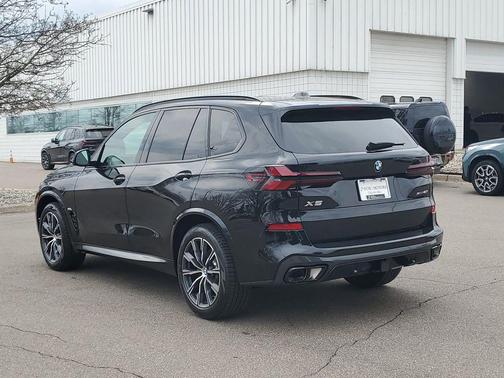 Black Sapphire Metallic 2026 BMW X5 xDrive40i