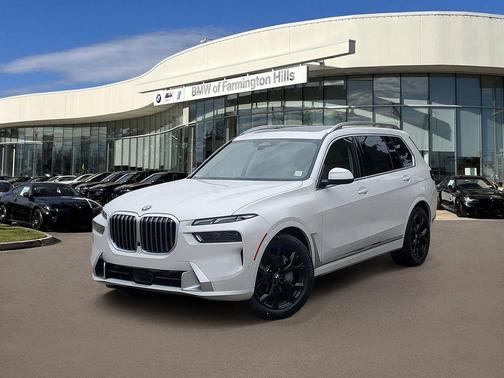 Mineral White Metallic 2026 BMW X7 xDrive40i