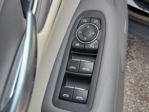 Stellar Black Metallic 2022 Cadillac XT5 Premium Luxury