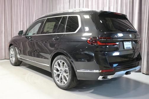 Black Sapphire Metallic 2024 BMW X7 xDrive40i