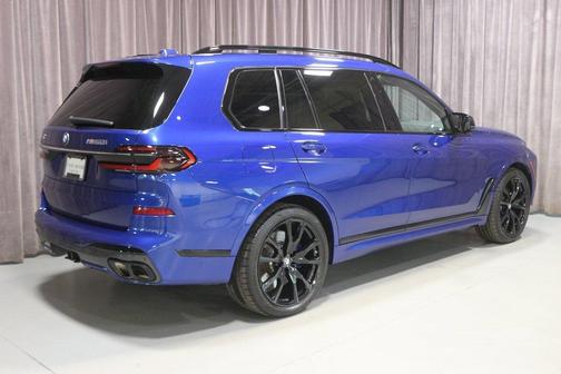 2023 BMW X7 M60i