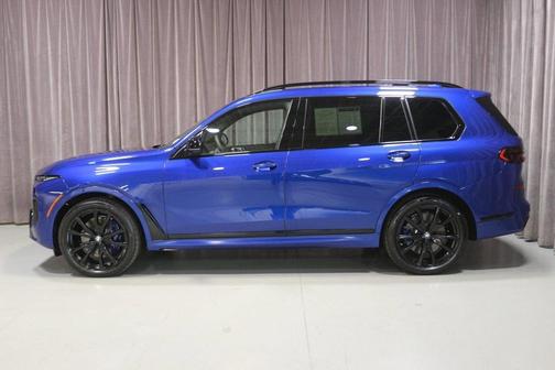 2023 BMW X7 M60i