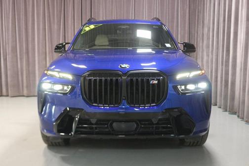 2023 BMW X7 M60i
