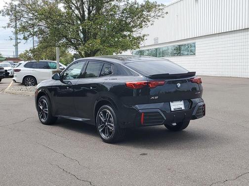 Black Sapphire Metallic 2026 BMW X2 xDrive28i