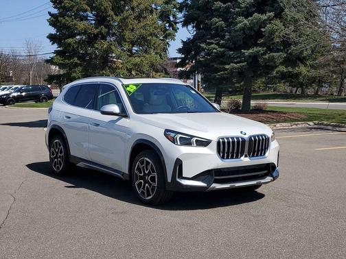 Mineral White Metallic 2023 BMW X1 xDrive28i
