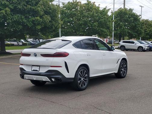 Alpine White 2027 BMW X6 xDrive40i