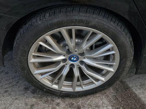 2023 BMW 330e xDrive