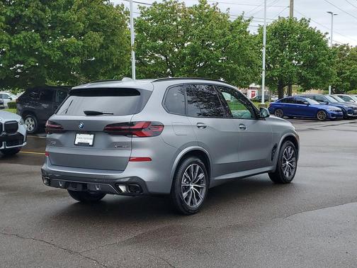 Frozen Pure Grey Metallic 2026 BMW X5 xDrive40i