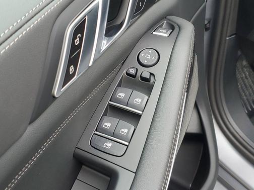 Frozen Pure Grey Metallic 2026 BMW X5 xDrive40i