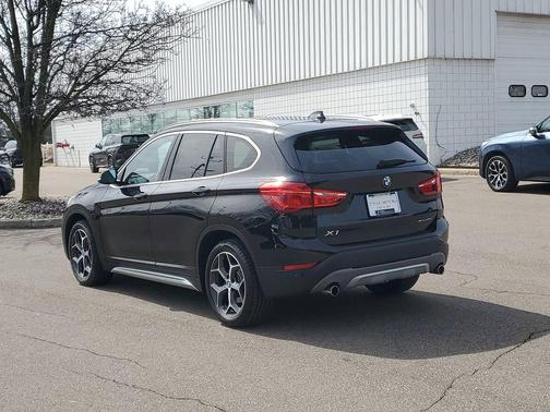Black Sapphire Metallic 2019 BMW X1 xDrive28i
