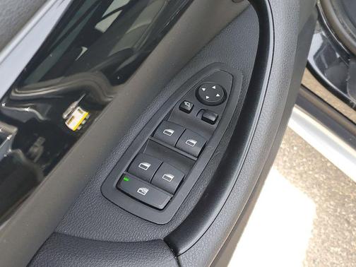 Black Sapphire Metallic 2019 BMW X1 xDrive28i