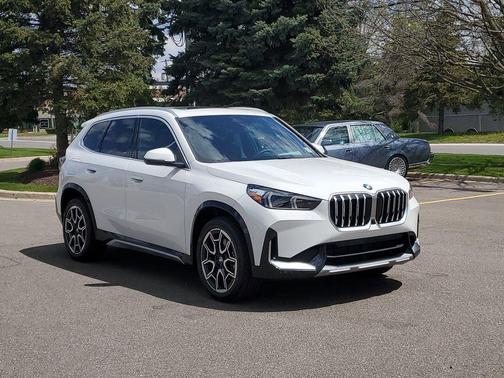 Alpine White 2026 BMW X1 xDrive28i