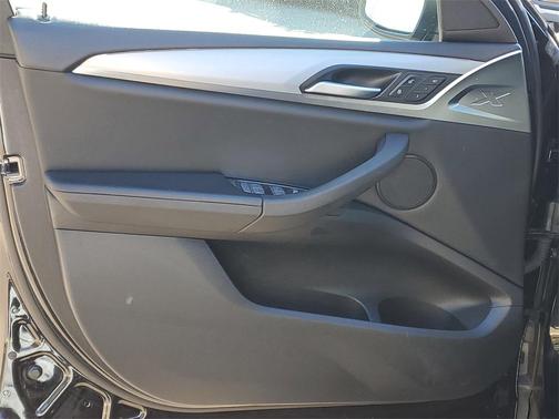 2023 BMW X4 xDrive30i