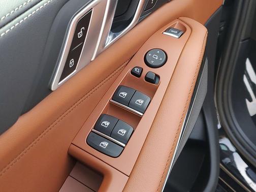 Black Sapphire Metallic 2026 BMW X5 M60i