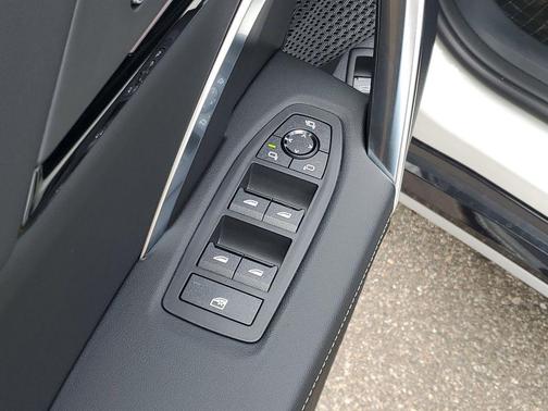 Alpine White 2026 BMW X1 xDrive28i