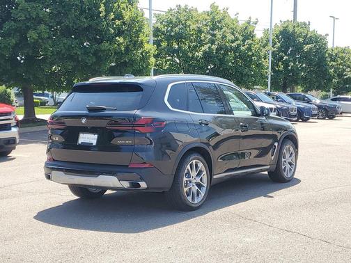 Black Sapphire Metallic 2024 BMW X5 xDrive40i