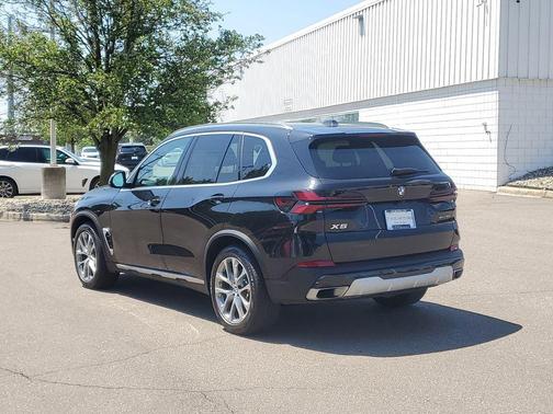 Black Sapphire Metallic 2024 BMW X5 xDrive40i