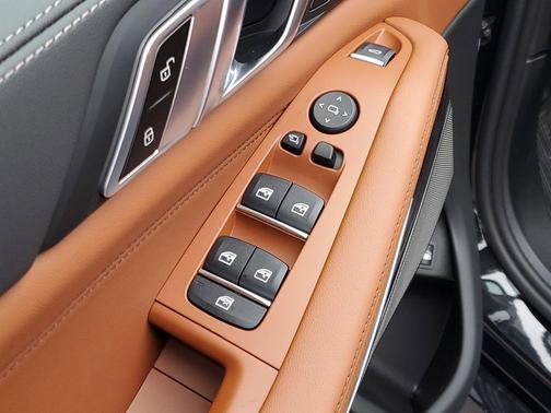 Black Sapphire Metallic 2026 BMW X5 PHEV xDrive50e